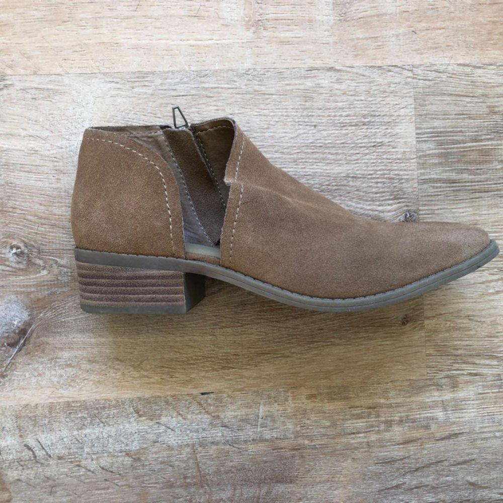 Nordstrom Dolce Vita Zip Beige Suede Booties -- US Women's Size 7